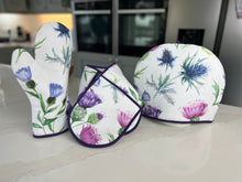 Load image into Gallery viewer, Thistles Quilted Tea Cozy