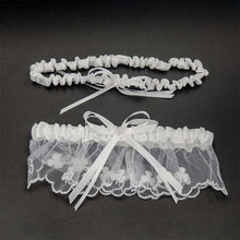Load image into Gallery viewer, Shamrock Garter Set In White