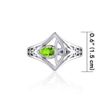 Load image into Gallery viewer, Peridot Gemstone Trinity Knot Engraved Ring in Silver