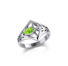 Load image into Gallery viewer, Peridot Gemstone Trinity Knot Engraved Ring in Silver