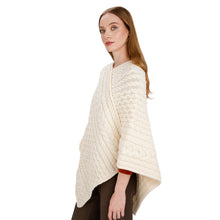 Load image into Gallery viewer, Saol cable knit poncho