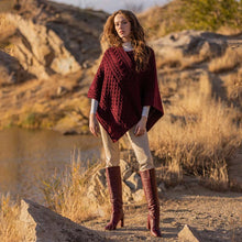 Load image into Gallery viewer, Saol cable knit poncho