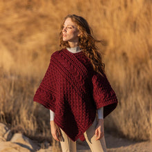 Load image into Gallery viewer, Saol cable knit poncho