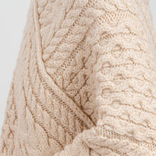 Load image into Gallery viewer, Saol cable knit poncho