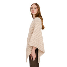 Load image into Gallery viewer, Saol cable knit poncho