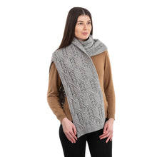 Load image into Gallery viewer, Aran Leaf Scarf